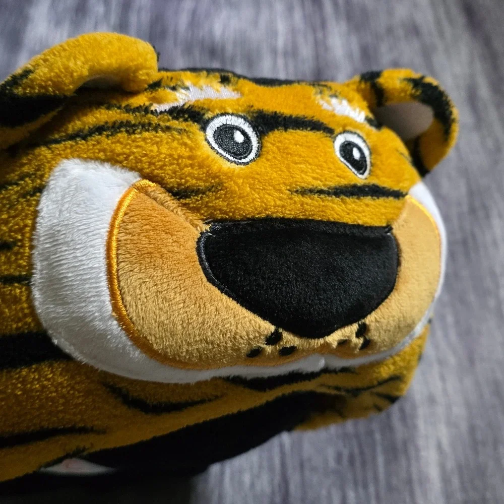 Comfy Critters Youth Missouri Tigers Wearable‎ Blanket Plush Pillow NWT Black